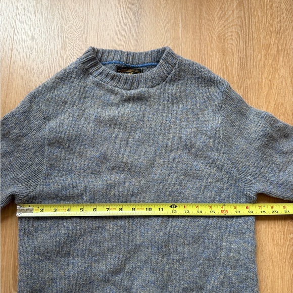 Eddie Bauer Men's Heathered Gray Crewneck Sweater - Picture 5 of 6
